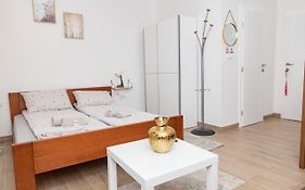 Charm Apartment-Top Location-City Center
